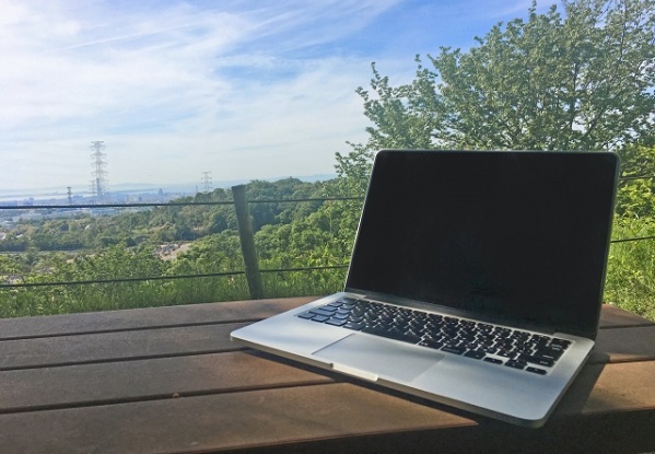 laptop-on-wood-table